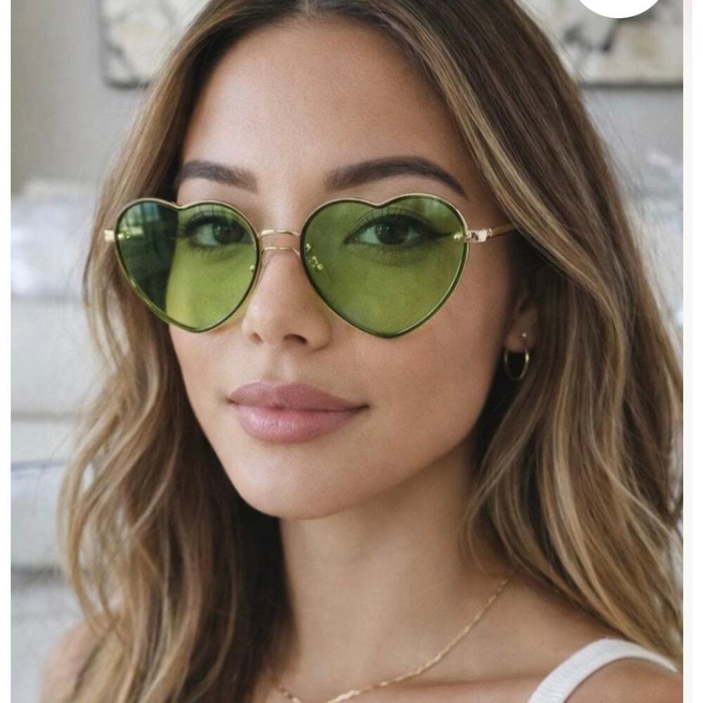NEW IN BOX Przene Green Heart Shaped Retro Sunglasses Y2K 90s Trendy Hipster